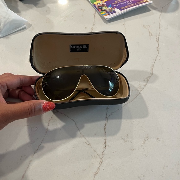 chanel for the GAWDs - Picture 4 of 6